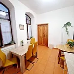 Matilda Old Town With Free 2 Car Parking Apartment