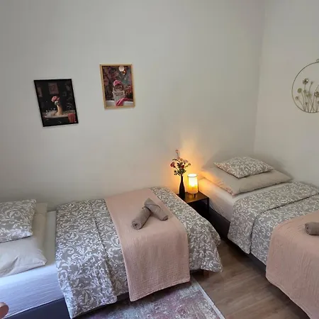 Matilda Old Town With Free 2 Car Parking Apartment *