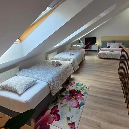 Matilda Old Town With Free 2 Car Parking Apartment *